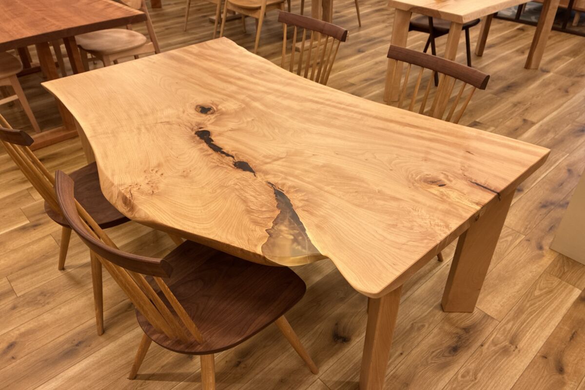 飛騨家具,飛騨の家具,一枚板,トチ,栃,テーブル,飛騨産業,枚方家具団地,大阪,無垢,天然木